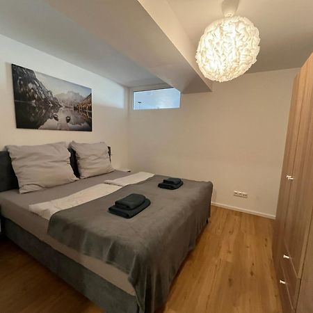Traumhafte Business & Relax Wohnung Direkt Im Stadtkern Oettingens By Elation Homes Oettingen in Bayern Exterior photo