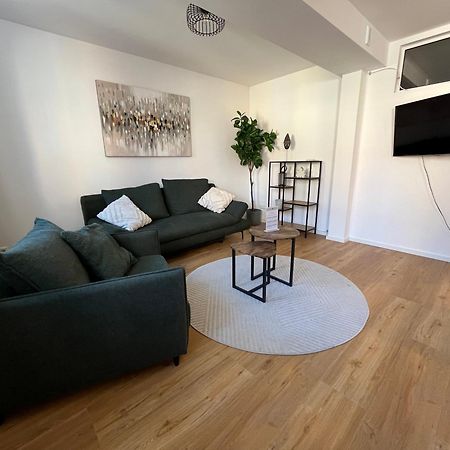 Traumhafte Business & Relax Wohnung Direkt Im Stadtkern Oettingens By Elation Homes Oettingen in Bayern Exterior photo