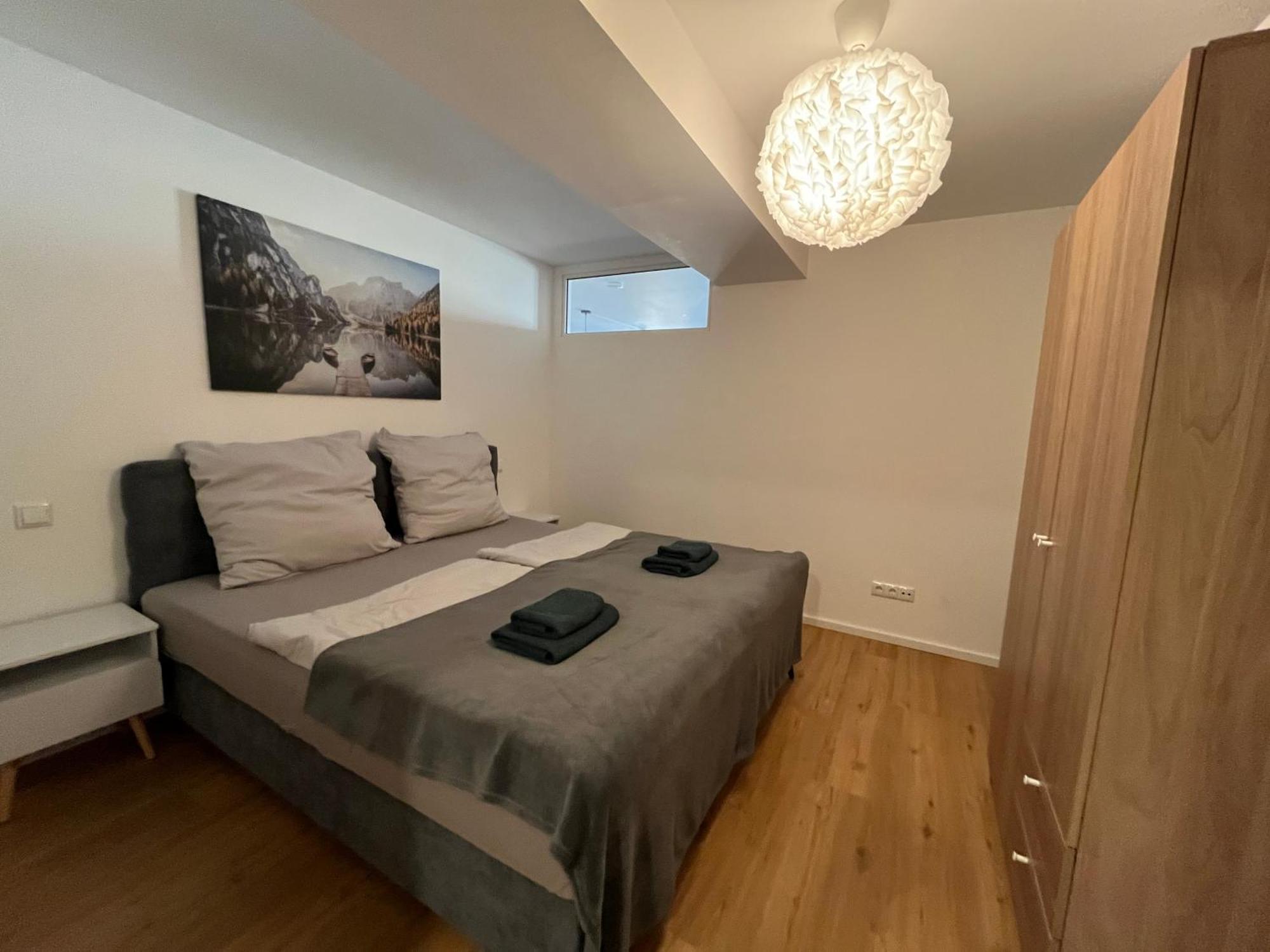 Traumhafte Business & Relax Wohnung Direkt Im Stadtkern Oettingens By Elation Homes Oettingen in Bayern Exterior photo