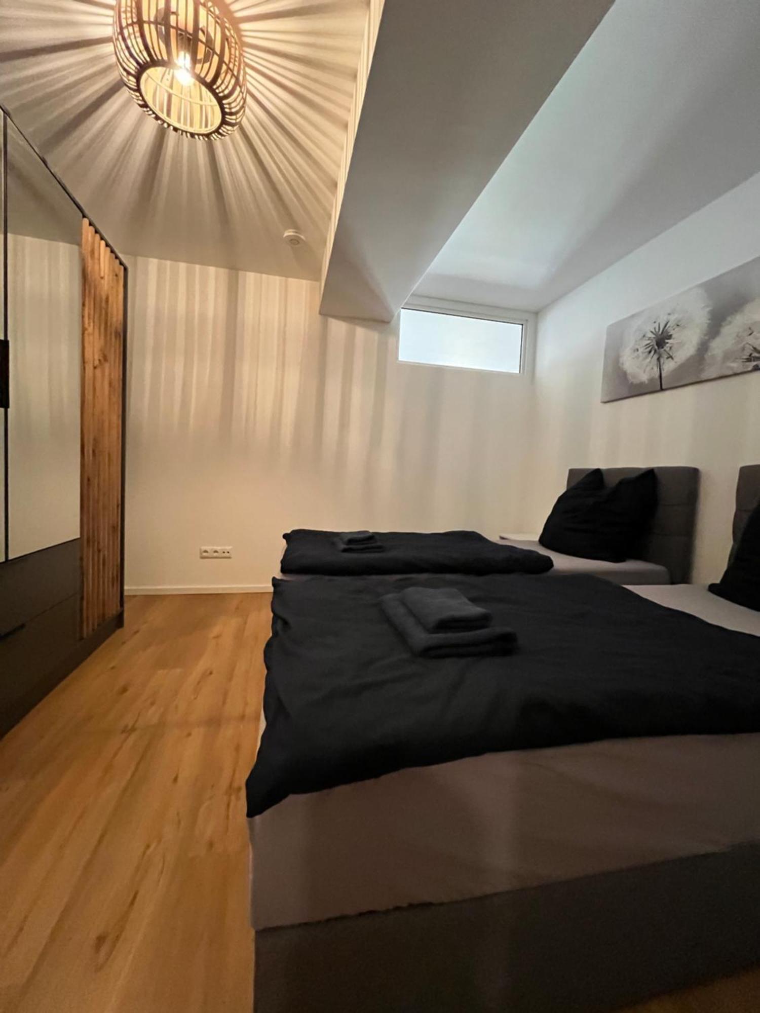 Traumhafte Business & Relax Wohnung Direkt Im Stadtkern Oettingens By Elation Homes Oettingen in Bayern Exterior photo